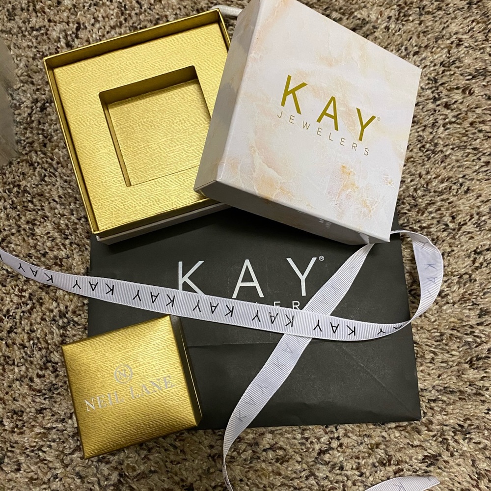 Kay Jewelers/ Neil Lane ring box. NO RING